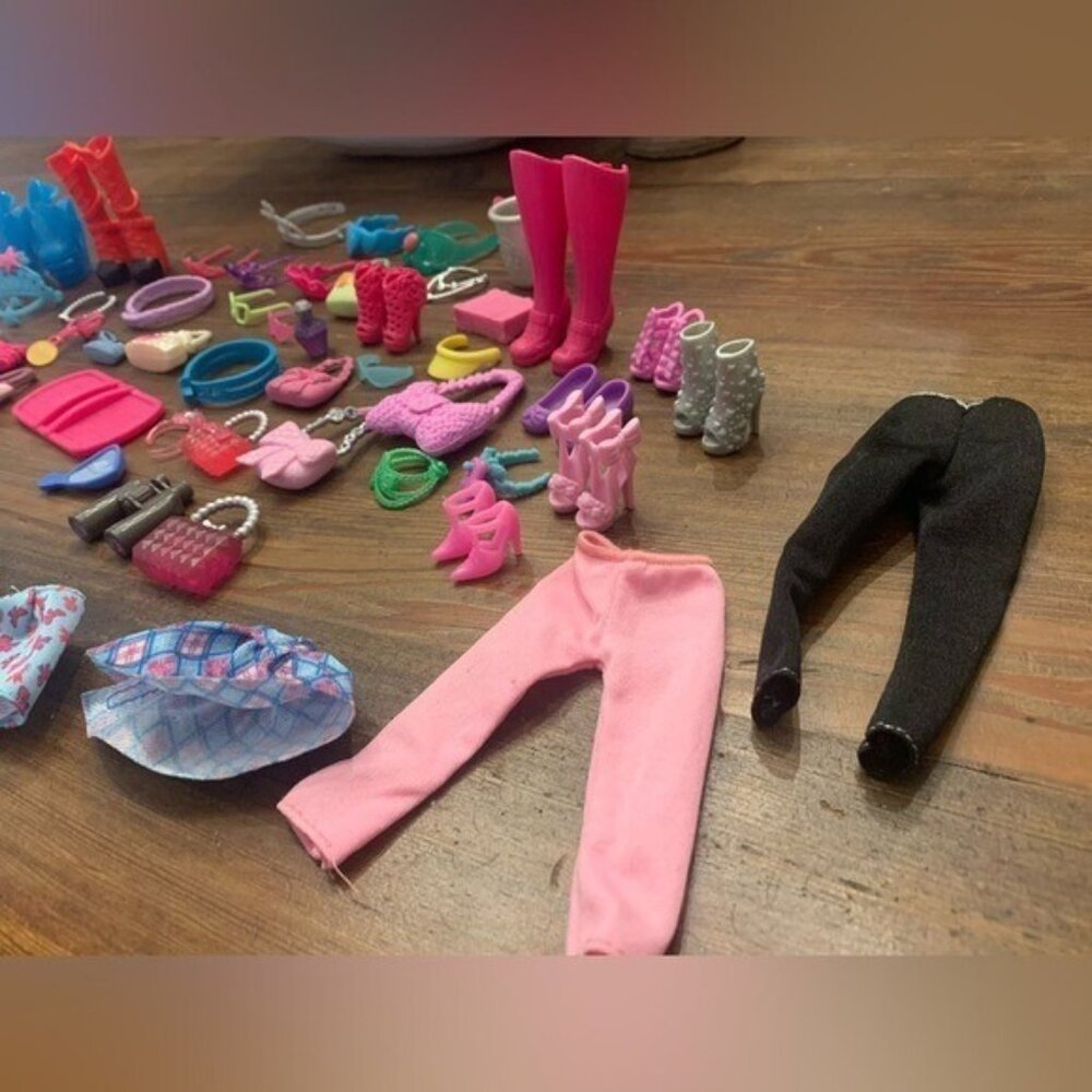 Barbie accessories some vintage and gently used, Disney, high boots, purses - Picture 2 of 9